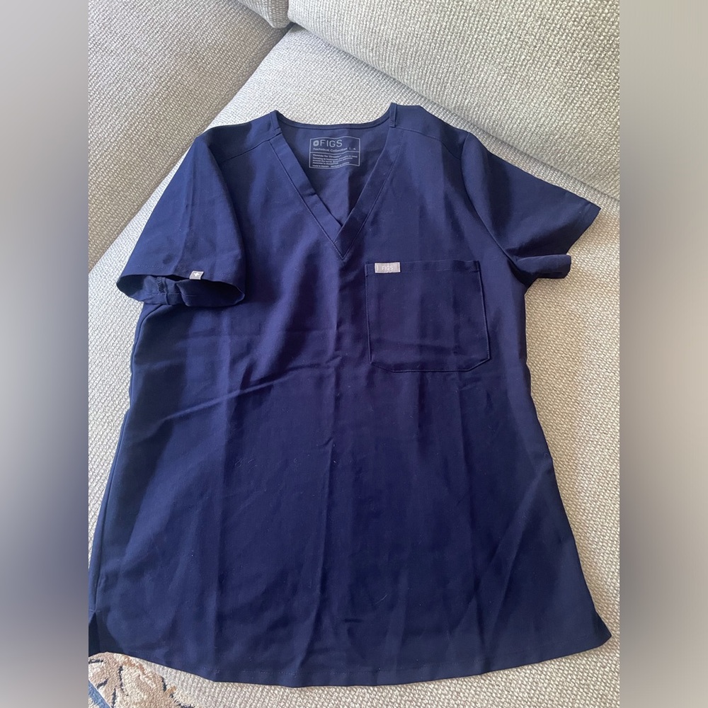 Figs scrub top